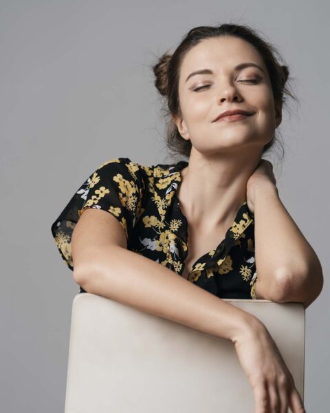 attractive-young-woman-dressed-in-floral-dress-5JFHXLW.jpg